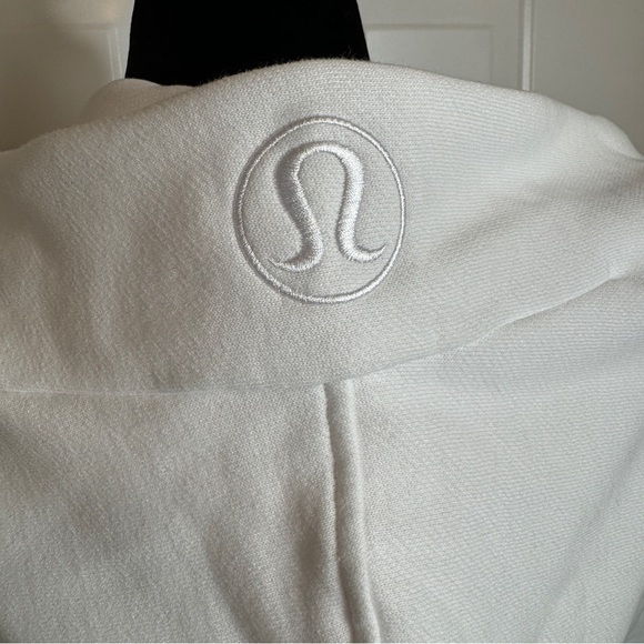 NWT - lululemon Scuba Oversized Full Zip - White - Size:  XL/XXL - Picture 4 of 13
